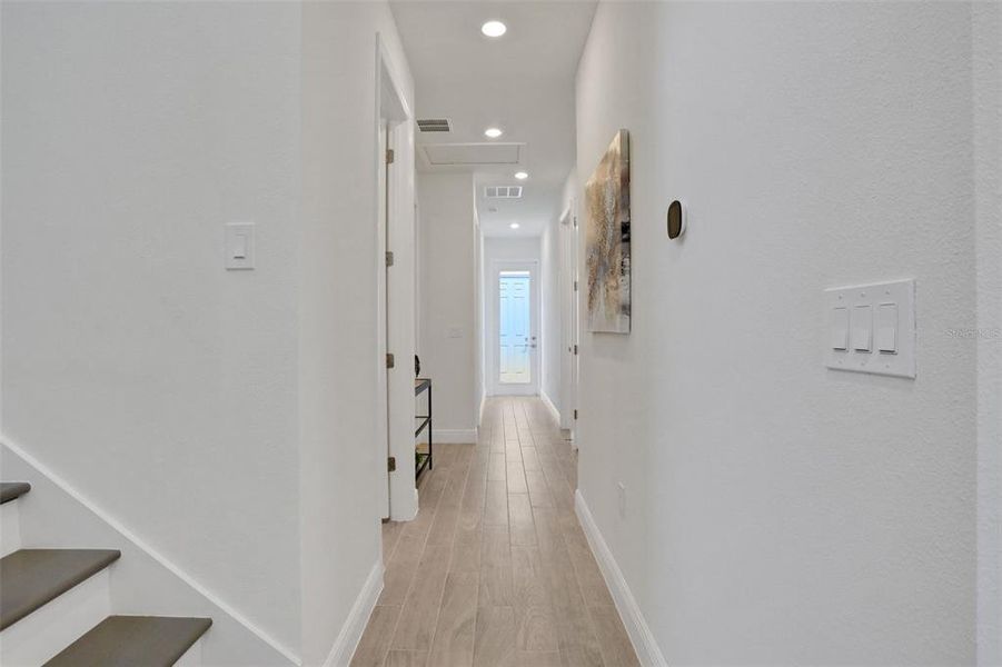 Spacious, unfurnished interior of a new home in Bungalow Walk at Lakewood Ranch, Sarasota (Image 18).