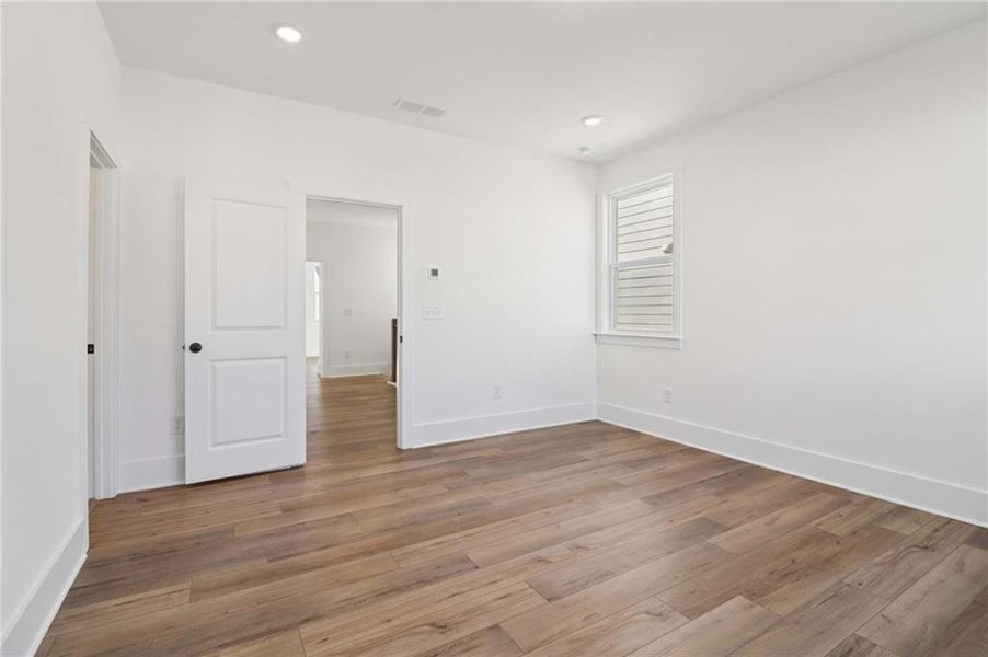 Spacious, unfurnished interior of a new home in Park Vue, Atlanta (Image 32).