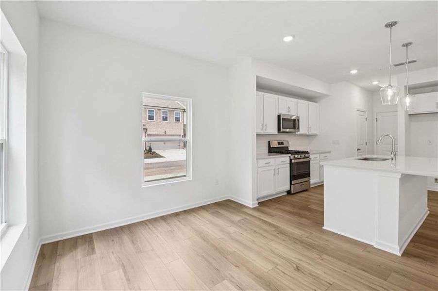Spacious, unfurnished interior of a new home in Laurelwood, Douglasville (Image 13).
