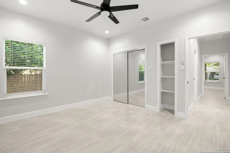 Spacious, unfurnished interior of a new home in , San Antonio (Image 20).