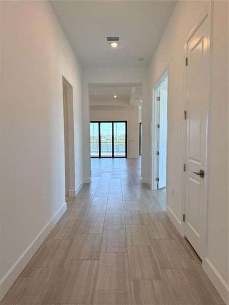 Spacious, unfurnished interior of a new home in , Lakewood Ranch (Image 19).