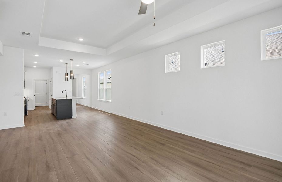 Spacious, unfurnished interior of a new home in Sun City Texas, Georgetown (Image 14).