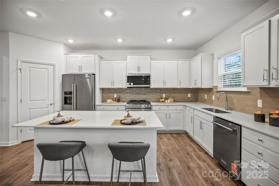 Digital Image Similar