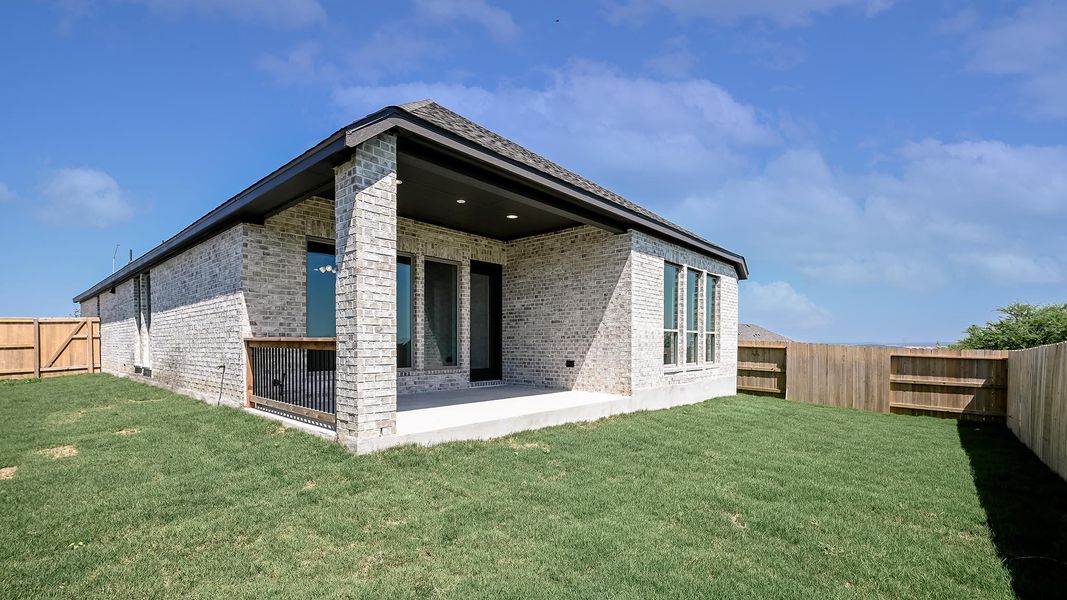 Exterior details and patio area of a home in Homestead, Schertz (Image 3).