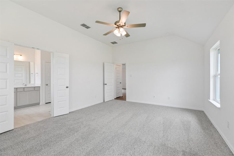Spacious, unfurnished interior of a new home in Westland Ranch, League City (Image 17).