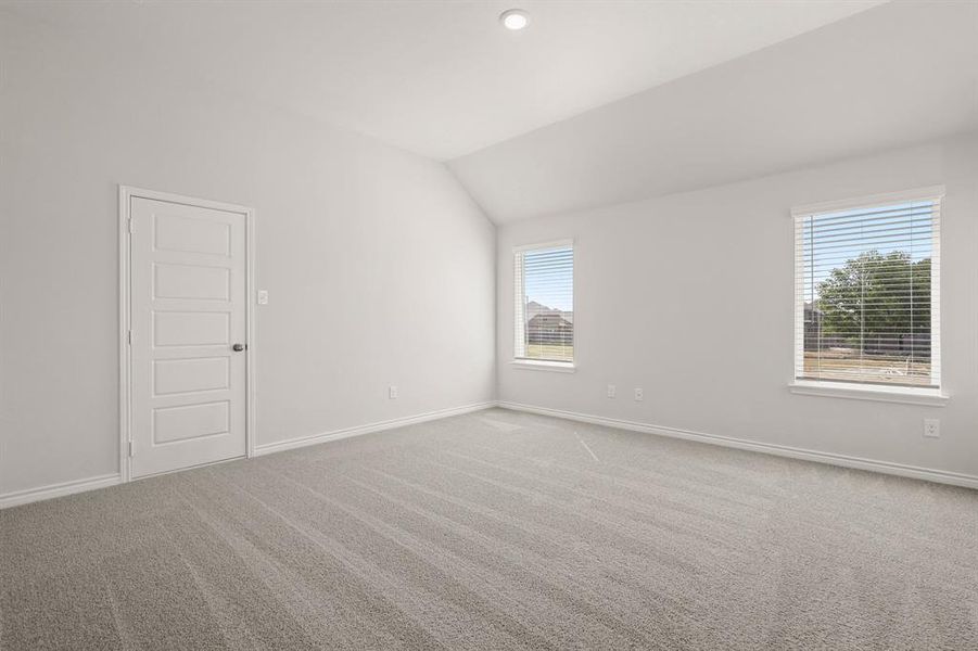 Spacious, unfurnished interior of a new home in Sycamore Landing, Fort Worth (Image 10).