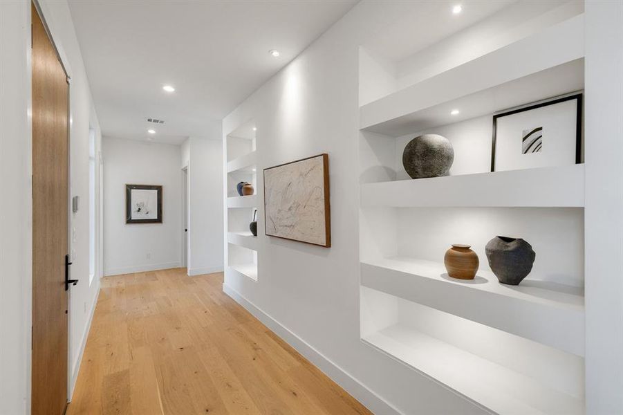Furnished interior view inside a new home in , Farmers Branch (Image 5).