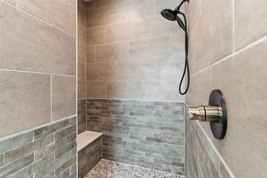Bathroom featuring tiled shower Bathroom featuring tiled shower