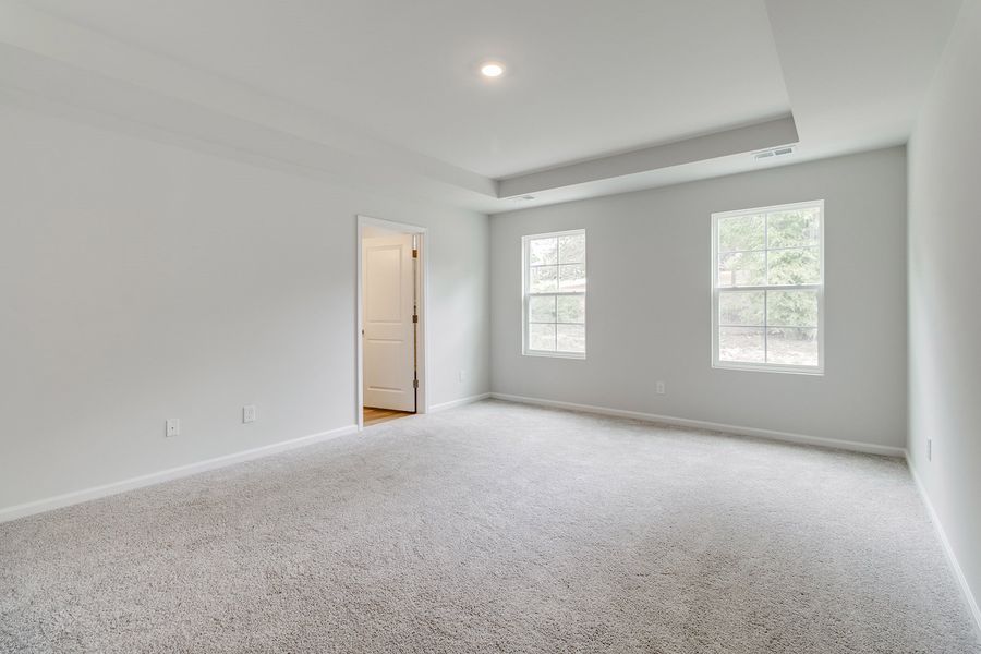 Spacious, unfurnished interior of a new home in Bluefield, Lexington (Image 21).