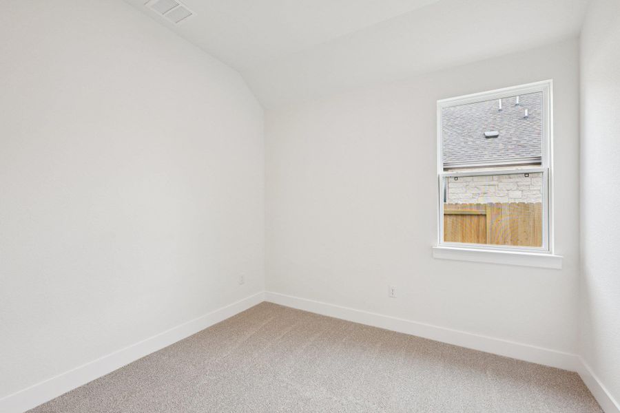 Spacious, unfurnished interior of a new home in Persimmon, Buda (Image 25).