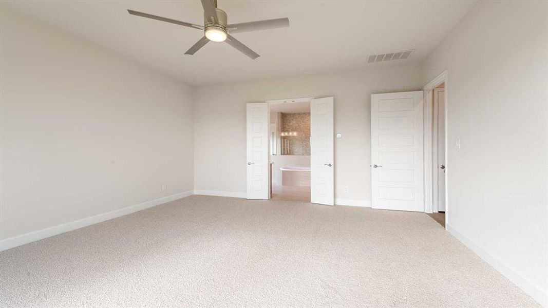 Spacious, unfurnished interior of a new home in Terraces 72', Rockwall (Image 19).