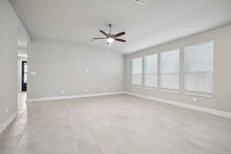 Spacious, unfurnished interior of a new home in Estancia Ranch - Premier Series, San Antonio (Image 33).