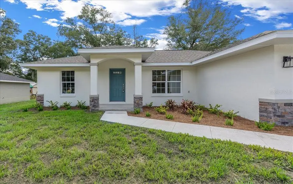 Exterior details and patio area of a home in , Belleview (Image 24).