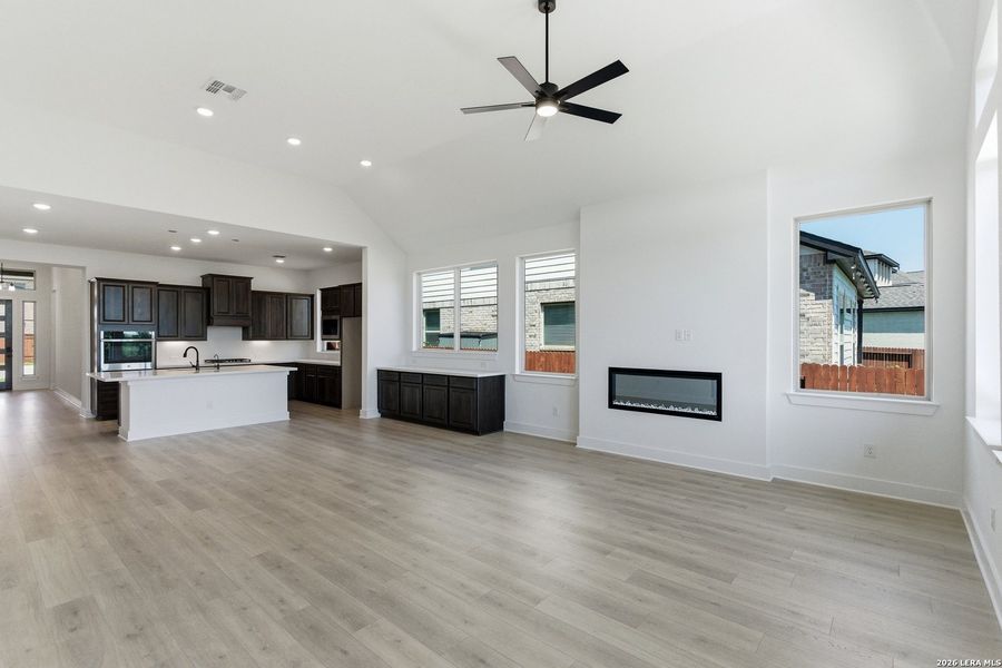 Spacious, unfurnished interior of a new home in Stillwater Ranch, San Antonio (Image 8).