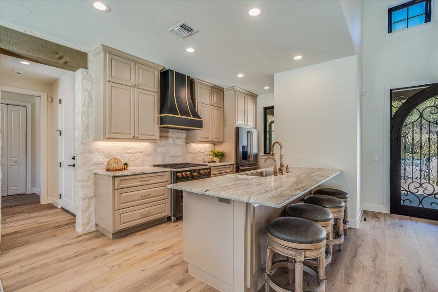 Furnished interior view inside a new home in , Wimberley (Image 10).
