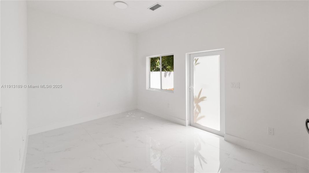 Spacious, unfurnished interior of a new home in , Miami (Image 17).