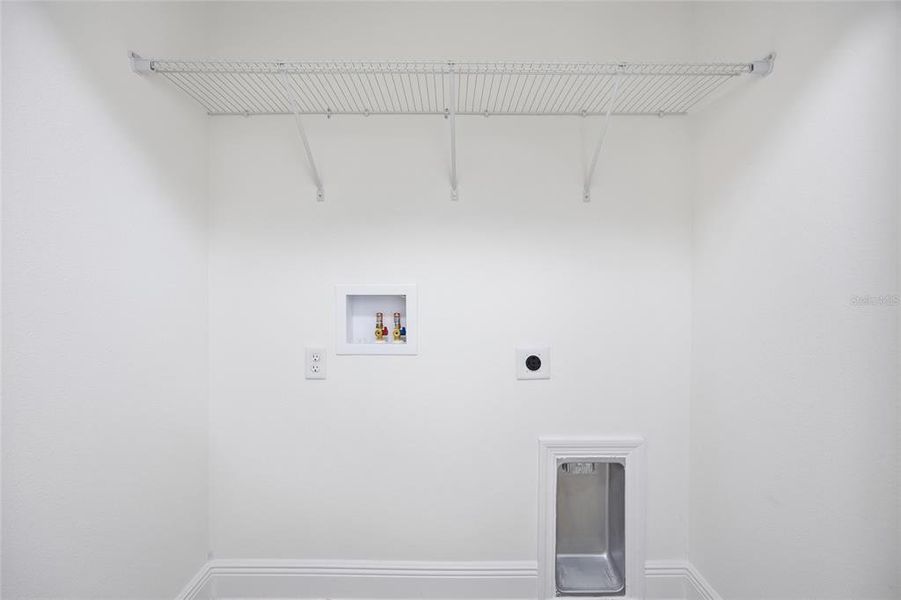 Spacious, unfurnished interior of a new home in , Dunnellon (Image 32).