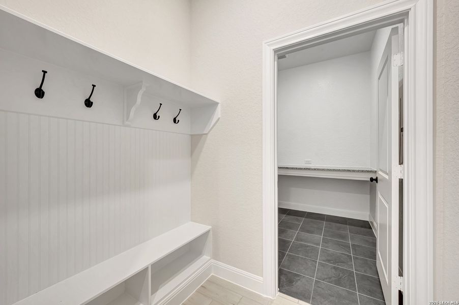 Spacious, unfurnished interior of a new home in Davis Ranch 60', San Antonio (Image 16). Spacious, unfurnished interior of a new home in Davis Ranch 60', San Antonio (Image 16).