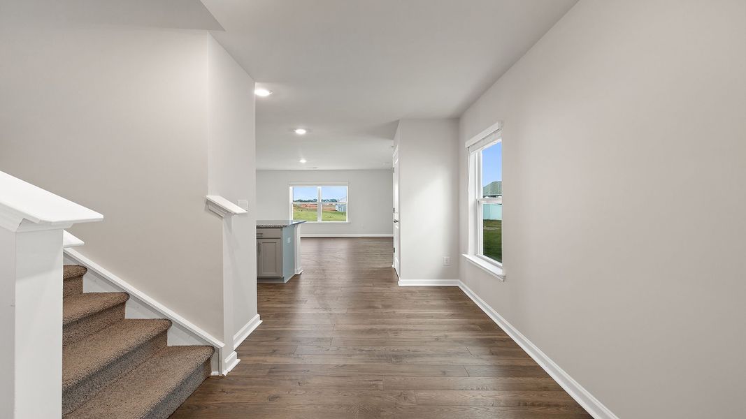 Spacious, unfurnished interior of a new home in Cloverdale Hills, Piedmont (Image 12).