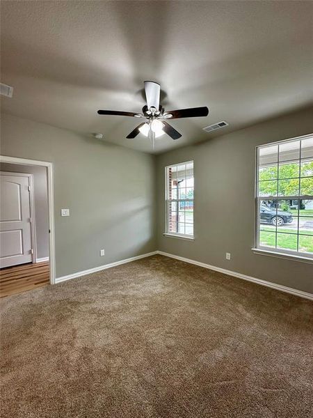 Unfurnished room with carpet and ceiling fan