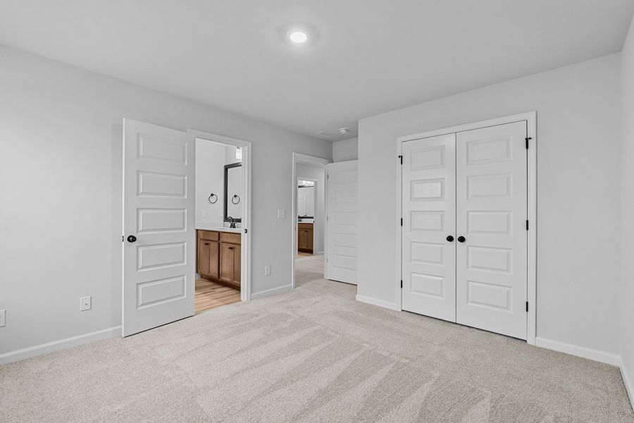 Spacious, unfurnished interior of a new home in Fieldstone, Lexington (Image 47).