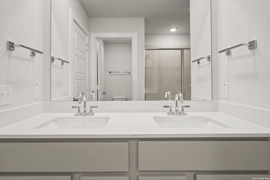 Close-up of interior finishes inside a home in Senna, Leon Valley (Image 9).