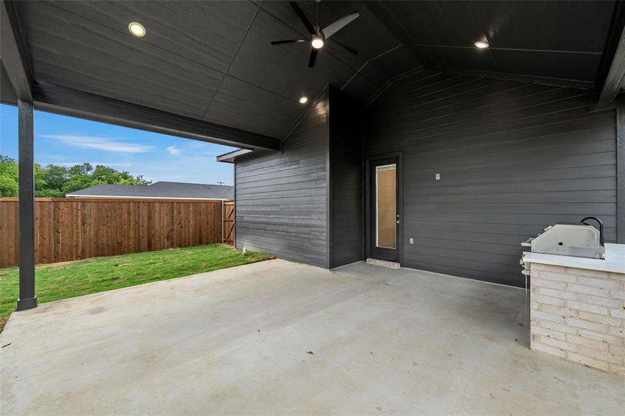 Exterior details and patio area of a home in , Hillsboro (Image 20).