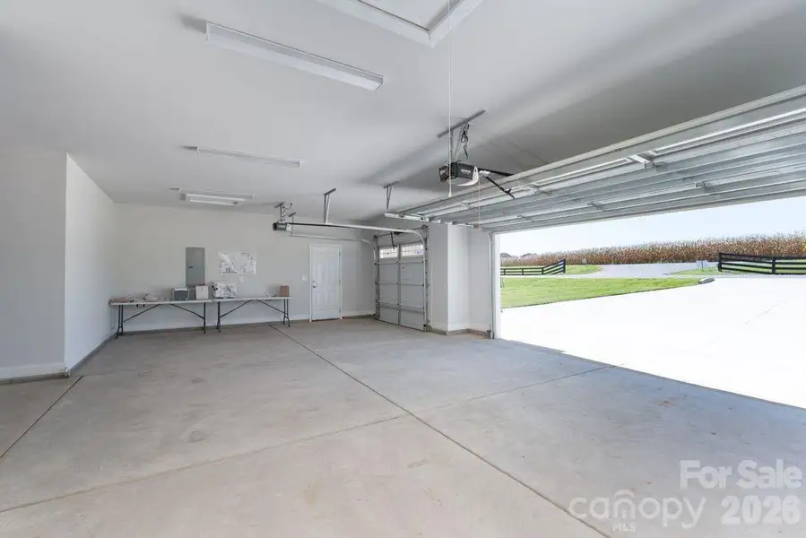 Spacious, unfurnished interior of a new home in Cardiff Glyn, Catawba (Image 17).
