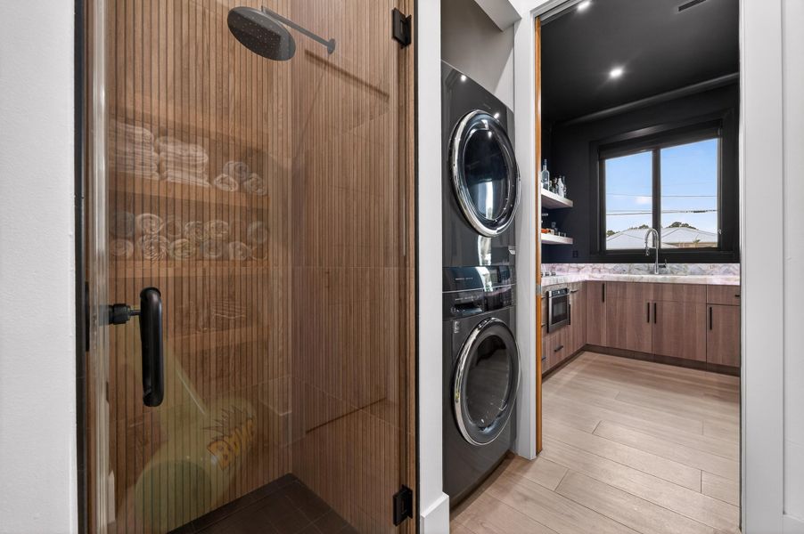 CABANA BATH / LAUNDRY / GAMEROOM