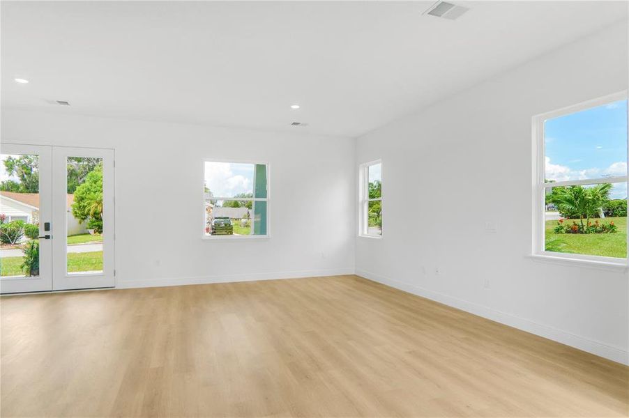 Spacious, unfurnished interior of a new home in , Apopka (Image 37).