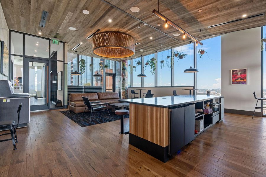 41st floor clubhouse