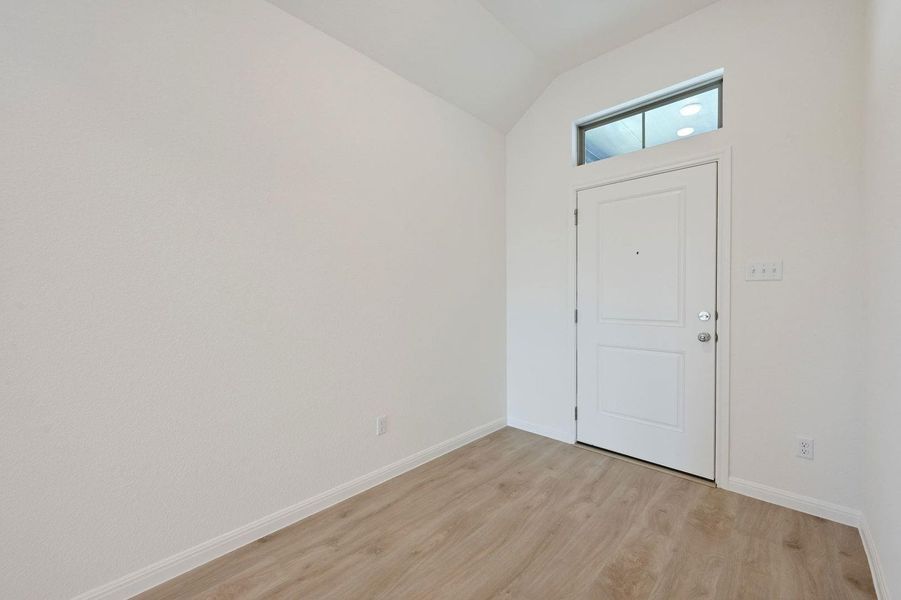 Spacious, unfurnished interior of a new home in Trinity Ranch, Elgin (Image 21).