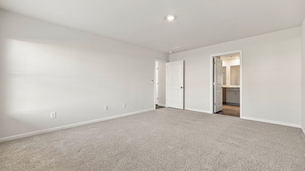 Spacious, unfurnished interior of a new home in Bynum Farms, Farmville (Image 32).