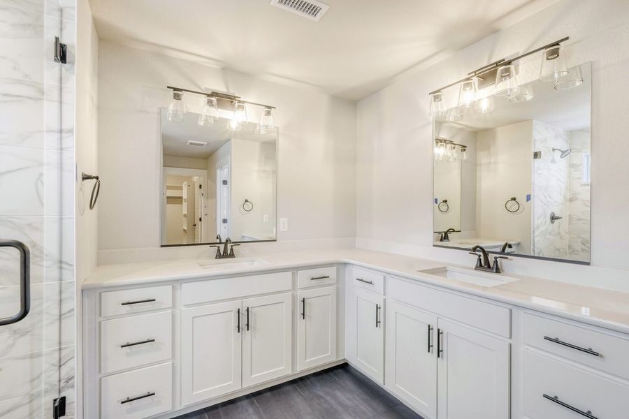 8335 Jesse - Primary Bathroom
