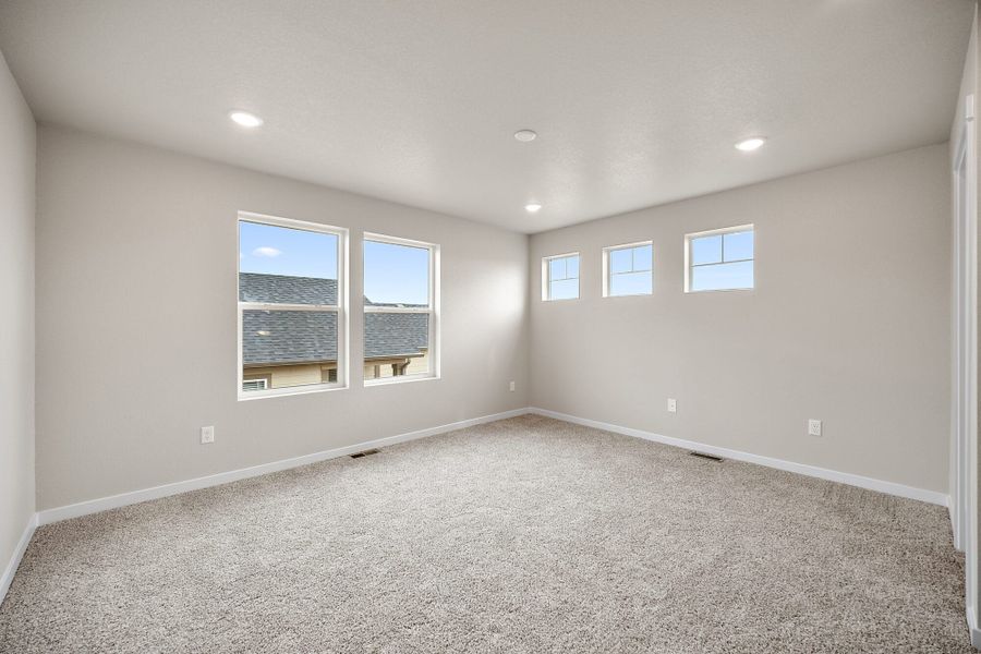 Spacious, unfurnished interior of a new home in Ridge at Lorson Ranch, Colorado Springs (Image 21).