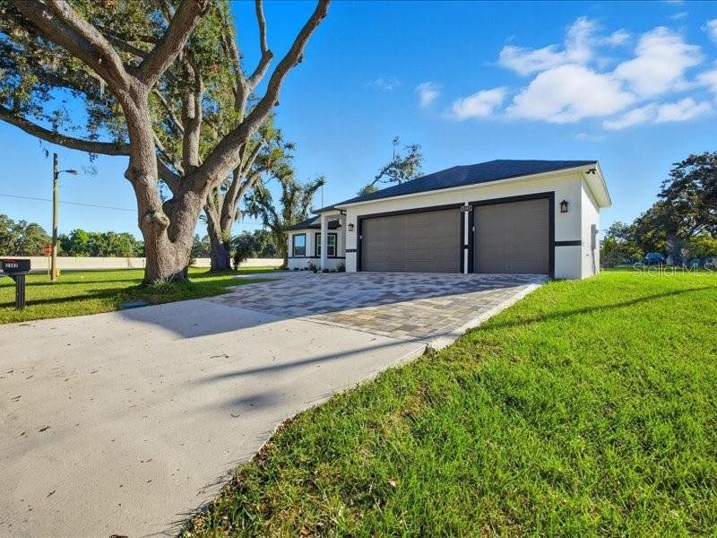 Exterior details and patio area of a home in , Plant City (Image 16). Exterior details and patio area of a home in , Plant City (Image 16).