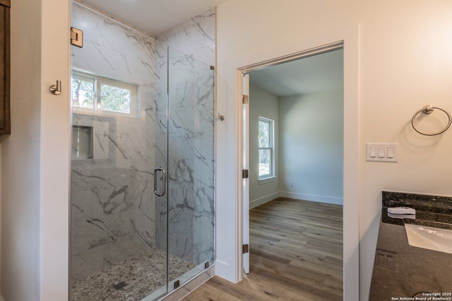 Spacious, unfurnished interior of a new home in , Canyon Lake (Image 21).