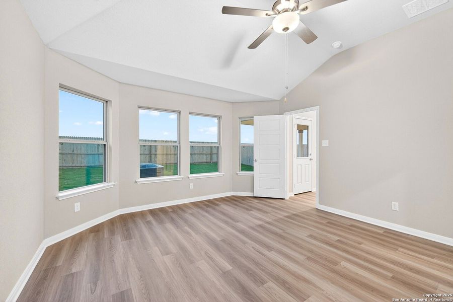 Spacious, unfurnished interior of a new home in Park Place, New Braunfels (Image 30).