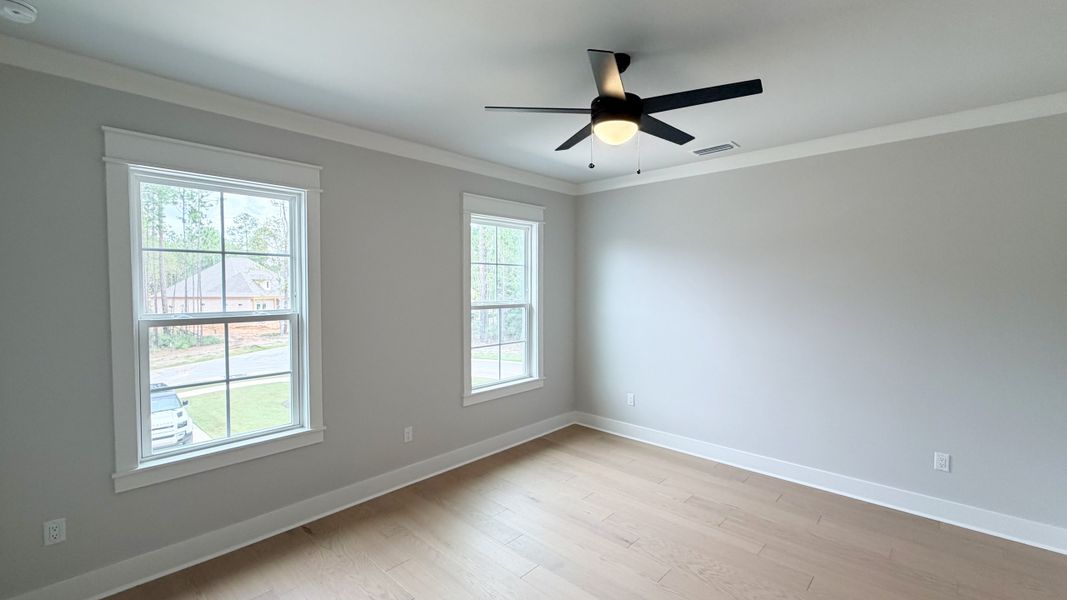 Spacious, unfurnished interior of a new home in Steamboat Landing at Hammock Bay, Freeport (Image 36).