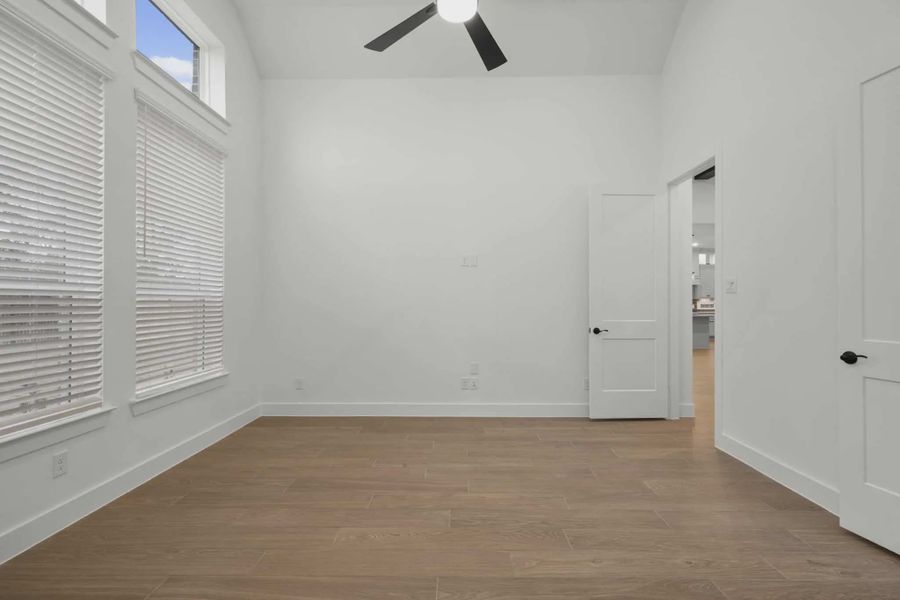 Spacious, unfurnished interior of a new home in Evergreen, Fulshear (Image 33).