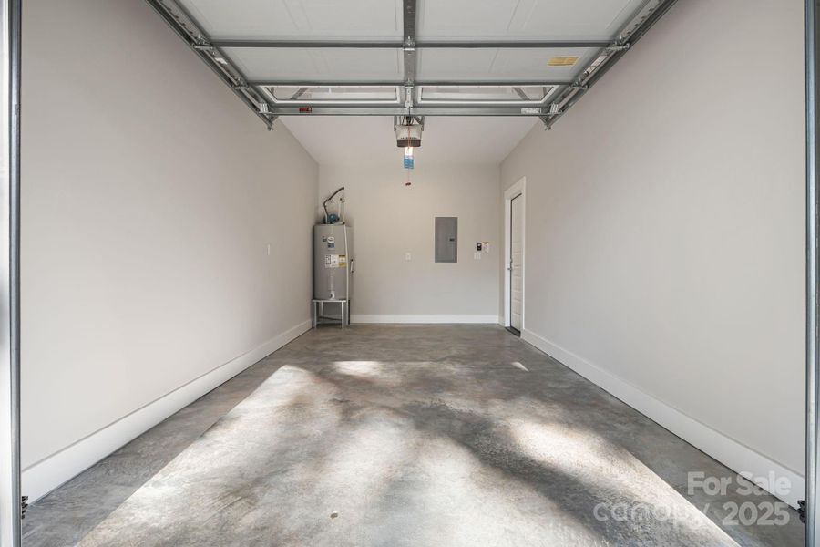 Spacious, unfurnished interior of a new home in , Asheville (Image 16).