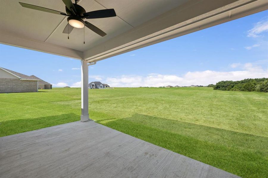 Exterior details and patio area of a home in Lakeway Estates, Waxahachie (Image 21).