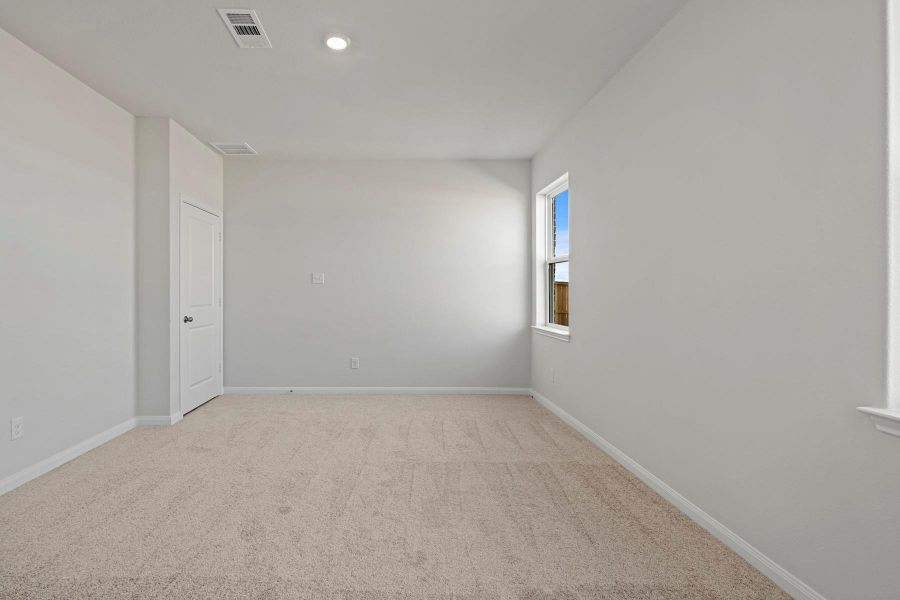 Spacious, unfurnished interior of a new home in Canterra Creek, Iowa Colony (Image 6).