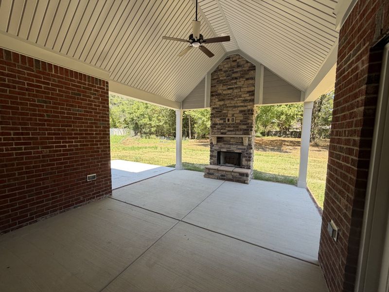 Exterior details and patio area of a home in Sagewood, Tullahoma (Image 3). Exterior details and patio area of a home in Sagewood, Tullahoma (Image 3).