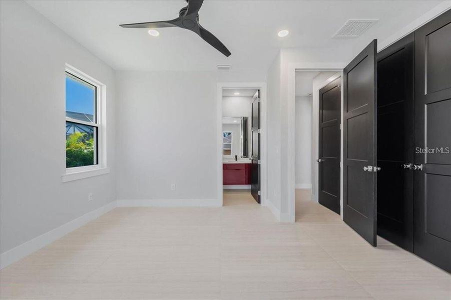 Spacious, unfurnished interior of a new home in , Punta Gorda (Image 26).