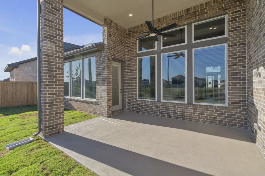 Representative exterior details of a home built from the Rivercrest by Chesmar Homes in Fulshear Lakes, Fulshear (Image 3).