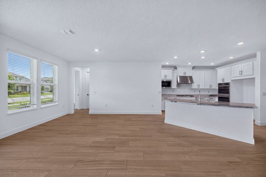 Spacious, unfurnished interior of a new home in Headwaters at Lofton Creek, Yulee (Image 26).