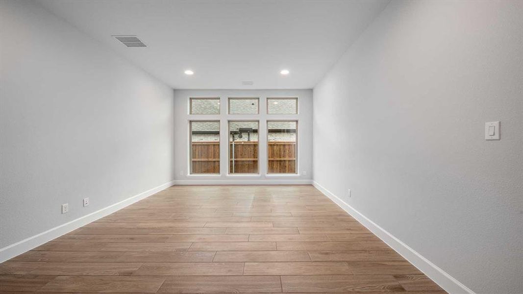 Spacious, unfurnished interior of a new home in Myrtle Creek 71', Waxahachie (Image 16). Spacious, unfurnished interior of a new home in Myrtle Creek 71', Waxahachie (Image 16).
