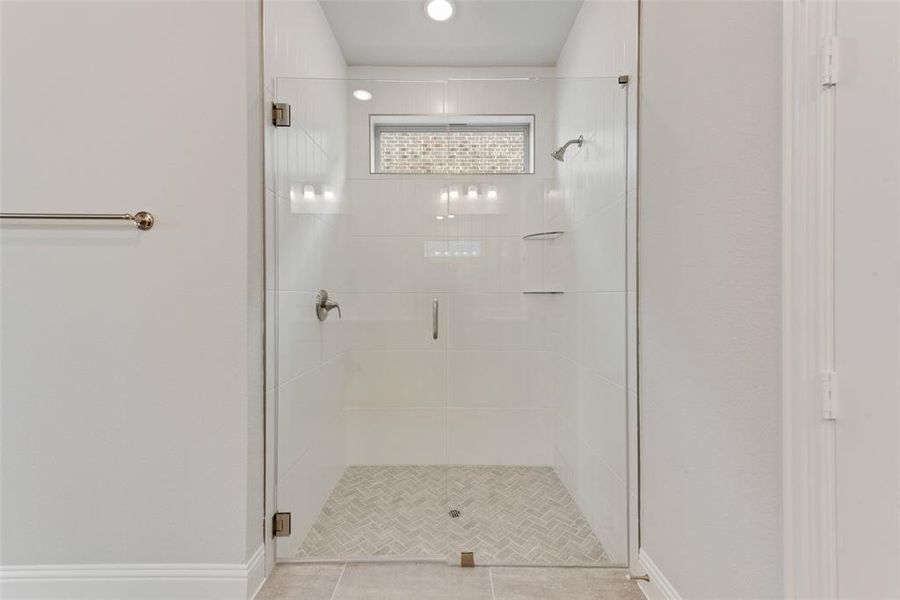 Spacious, unfurnished interior of a new home in Villages of Creekwood, Frisco (Image 27).