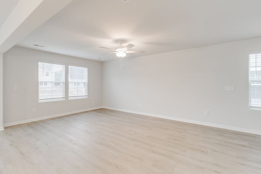 Spacious, unfurnished interior of a new home in Bluefield, Lexington (Image 16).